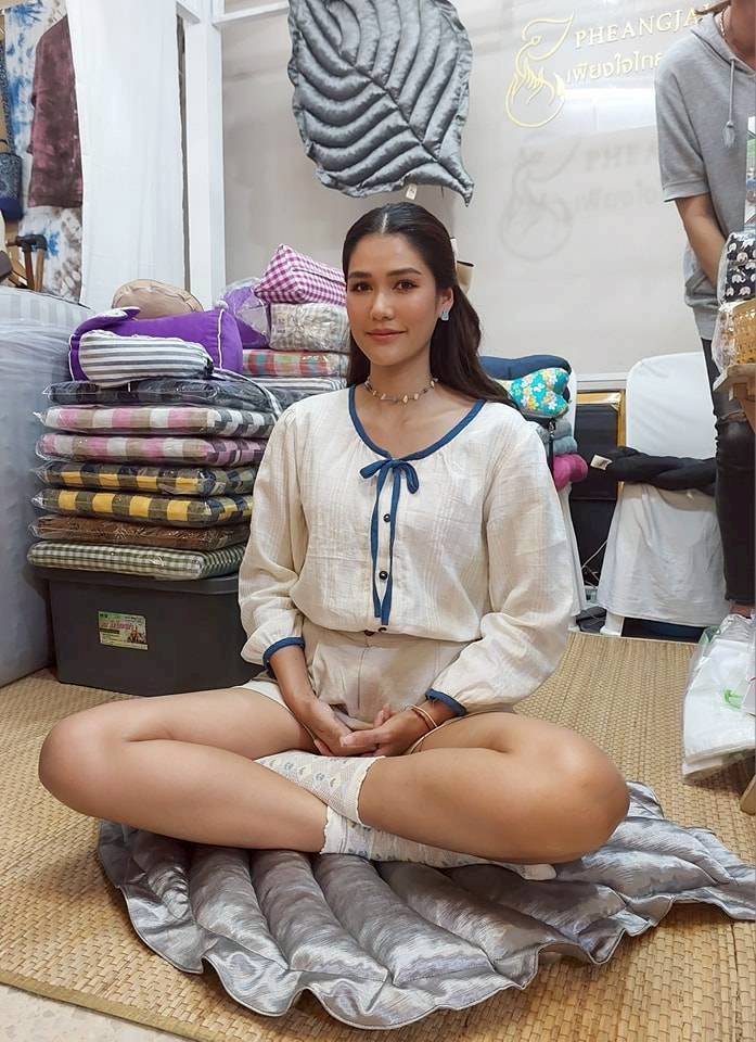 เบาะสีเขียวรูปใบไม้